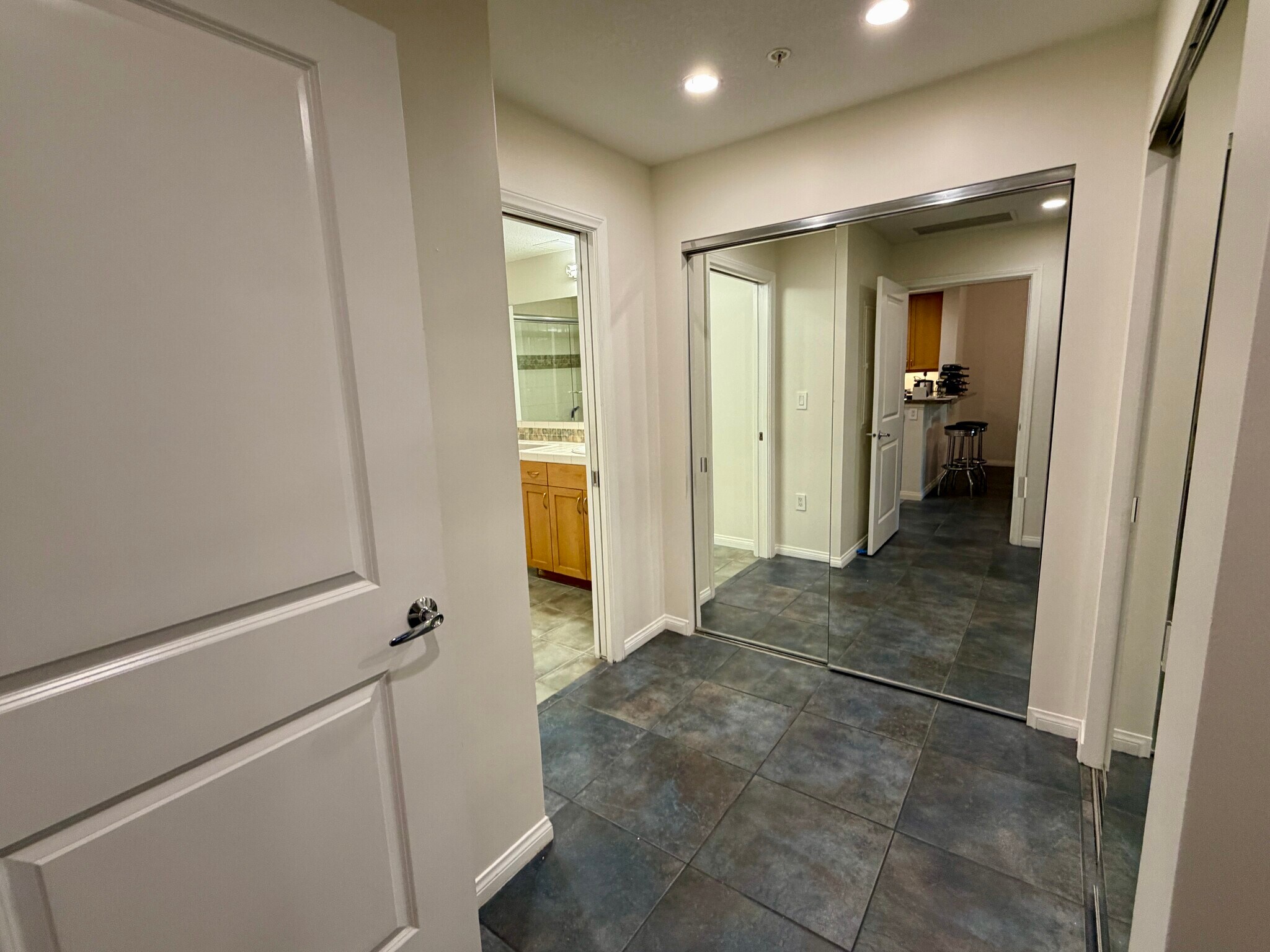 Building Photo - 850 Beech St