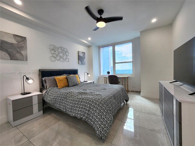 Building Photo - 3505 S Ocean Dr