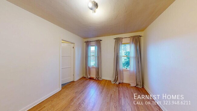 Building Photo - 842 E Walnut Ave