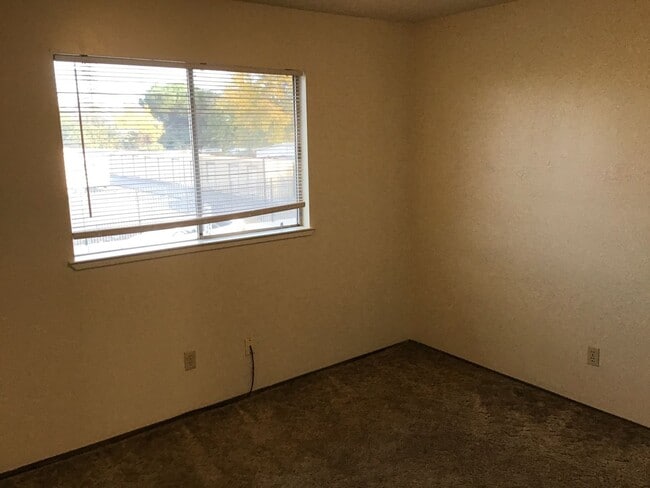 Building Photo - 350 Alemar Way