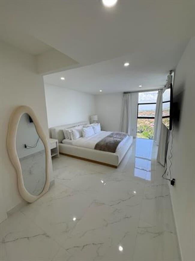 Building Photo - 20515 E Country Club Dr