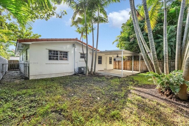 Building Photo - 4090 SW 69th Ave