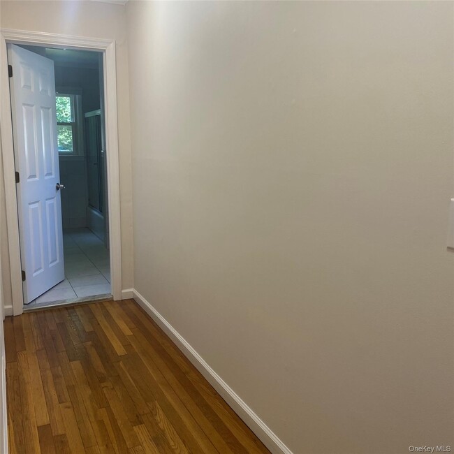 Building Photo - 282 Laurel Rd