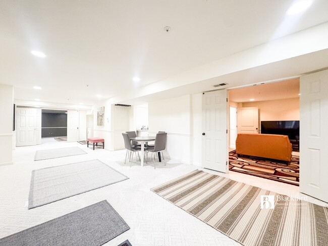 Building Photo - 1706 Poling Ave