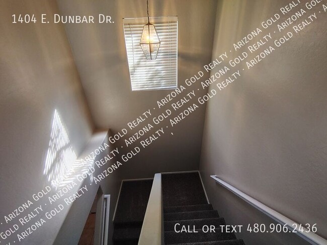 Building Photo - 1404 E Dunbar Dr