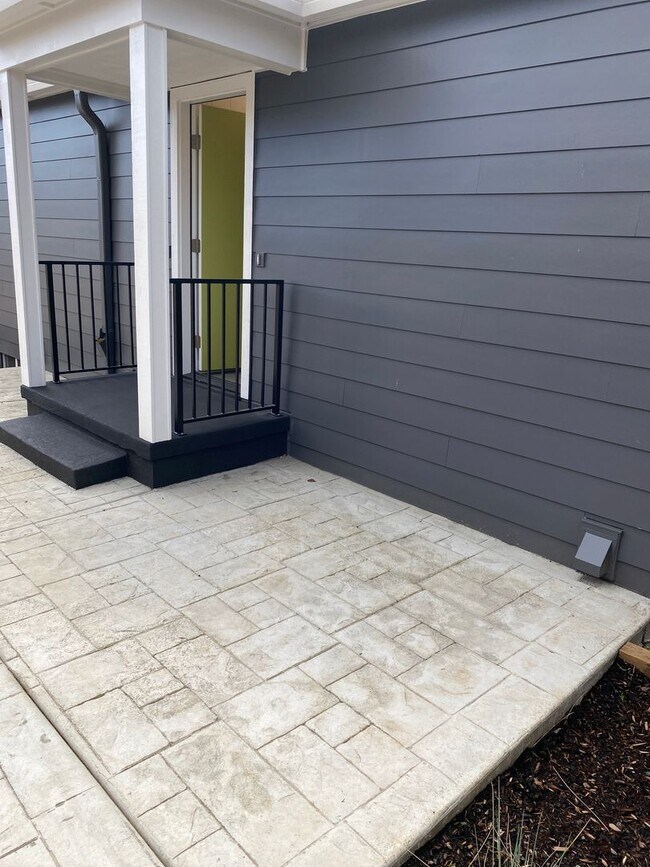 Building Photo - Alberta Arts-Irvington 4-plex Courtyard 12...