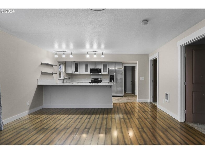 Building Photo - 3610 SE 141st Ave