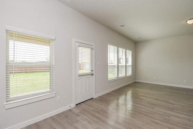 Building Photo - 3024 Myrtle Sunset Dr