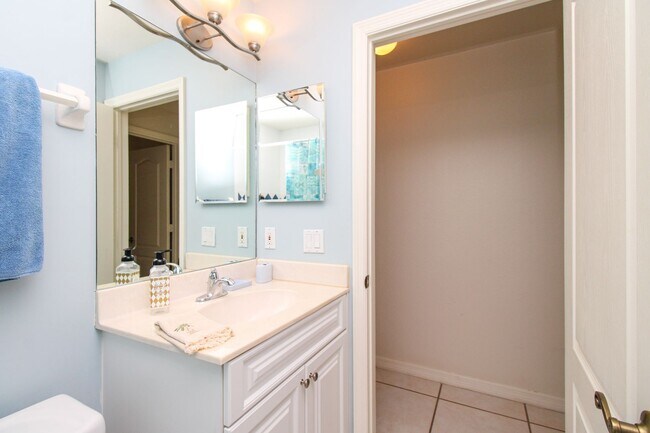 Building Photo - ** 4 BED-3 BATH PRIVATE SINGLE FAMILY POOL...