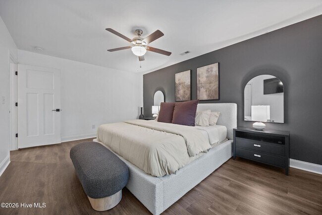 Building Photo - 521 N Hale St