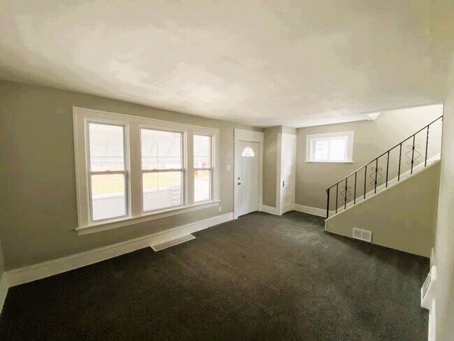 Building Photo - Spacious Single-Family Home – Great Location – Immediate Move-In!