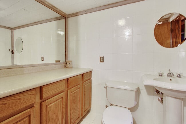 Building Photo - 10827 LA-28