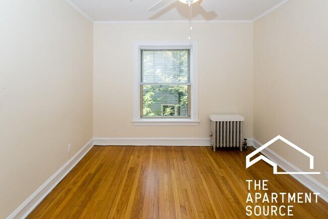 Building Photo - 914 Crain St