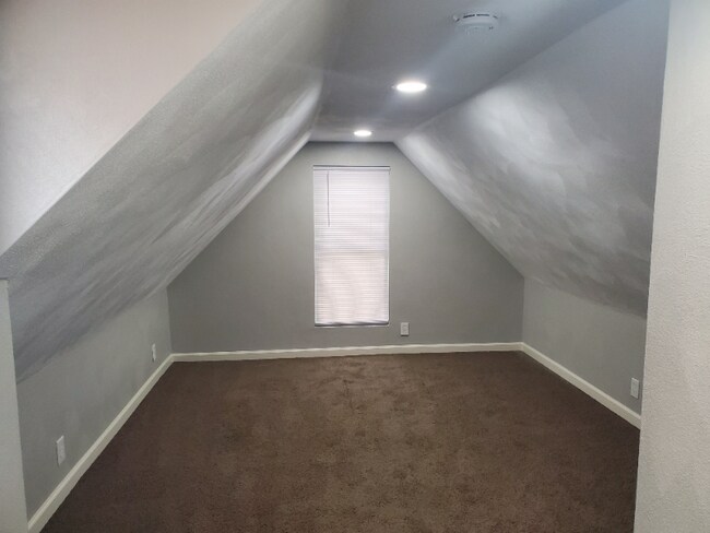 Building Photo - 229 3rd Ave