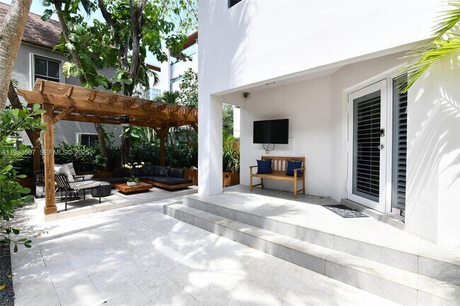 Building Photo - 2918 Bird Ave