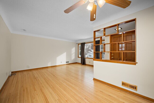 Living room - 3322 Meridian Dr