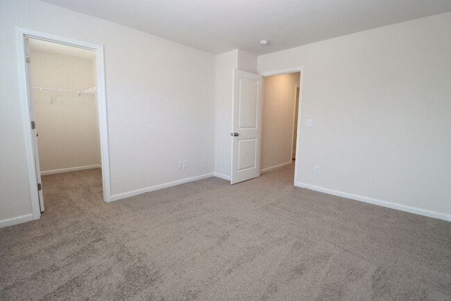 Building Photo - Spacious 3BR Home with Community Pool!