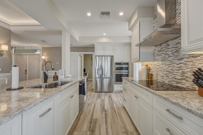 Building Photo - 9900 S Ocean Dr