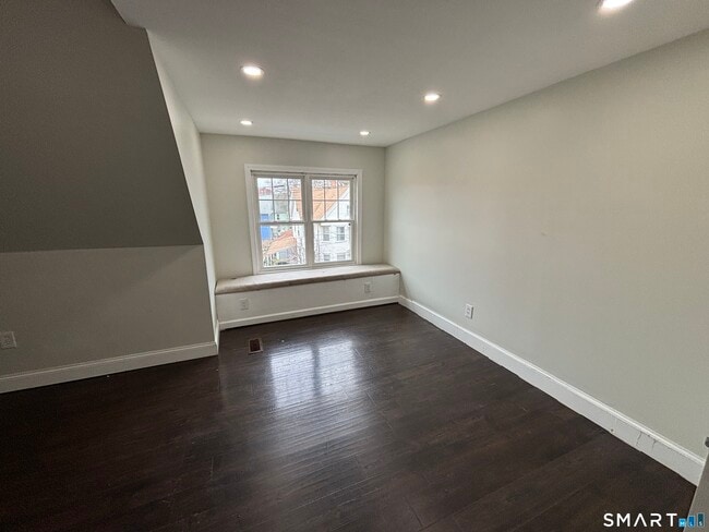 Building Photo - 241 Lewis St