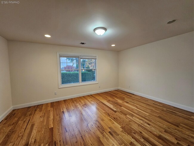 Building Photo - 11A 16th St