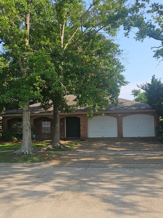 Desirable neighborhood - 67 Madrid Ave