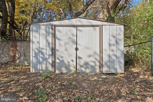 Building Photo - 3621 S Kemper Rd