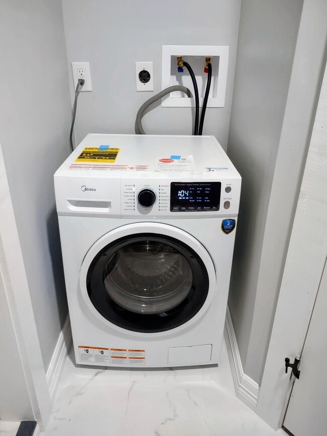 Building Photo - 10510 Sierra Dr