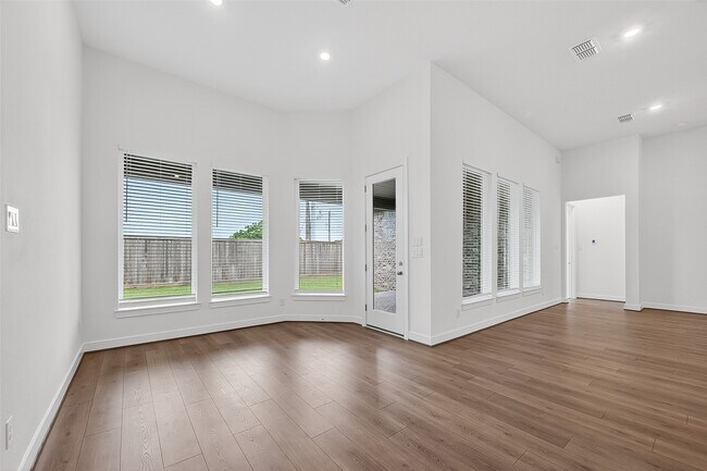 Building Photo - 1568 River Pt Dr