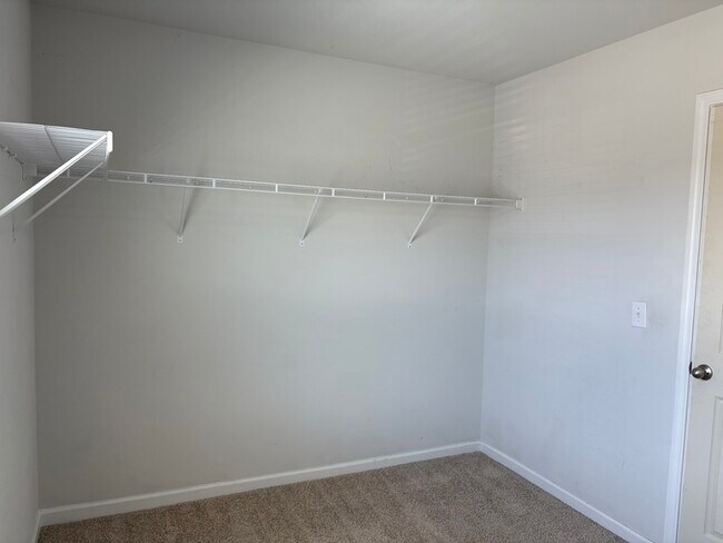 Building Photo - 407 Lakemont Dr