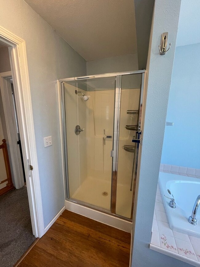 Building Photo - Beautiful 3 bed 2 bath - pets allowed! ***...