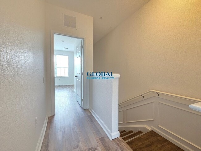 Building Photo - 3Bdrm Townhome -- Gated Community of Vista...