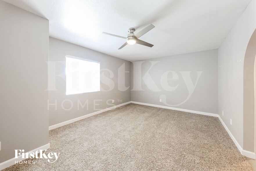 Building Photo - 4855 W North Ln