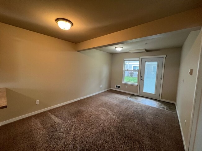 Building Photo - Shuksan Apartments - 2 Bed 1.5 Bath - Bellingham, WA