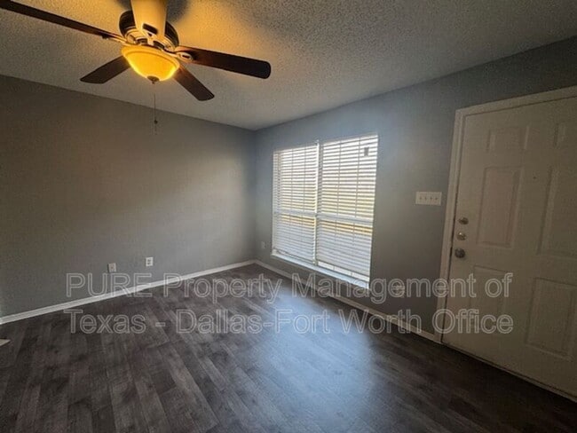 Building Photo - 4004 W Pioneer Dr