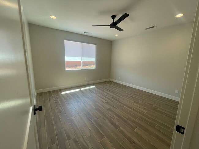 Building Photo - PET FRIENDLY!!! 4 Bedroom Home next to SAND HOLLOW STATE PARK!!