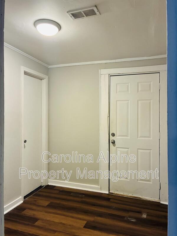 Building Photo - 2554 Hemphill St