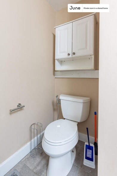Building Photo - Room in Shared 6 bed/2 bath home