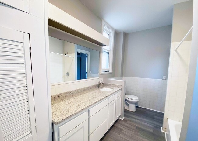 Building Photo - 114 W Nixon St