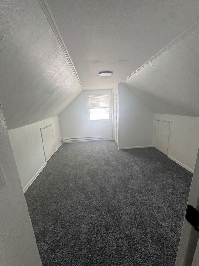 Building Photo - Spacious Two-Bedroom Unit in a Charming Property – Available Now!