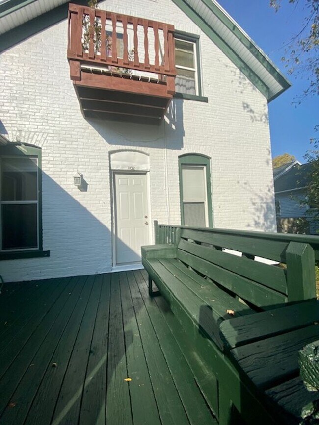 Building Photo - Beautiful 1 Bedroom 1 Bath Lower Duplex-Av...