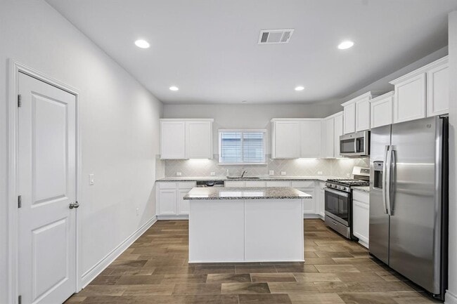 Building Photo - 10213 Forest Grove Dr