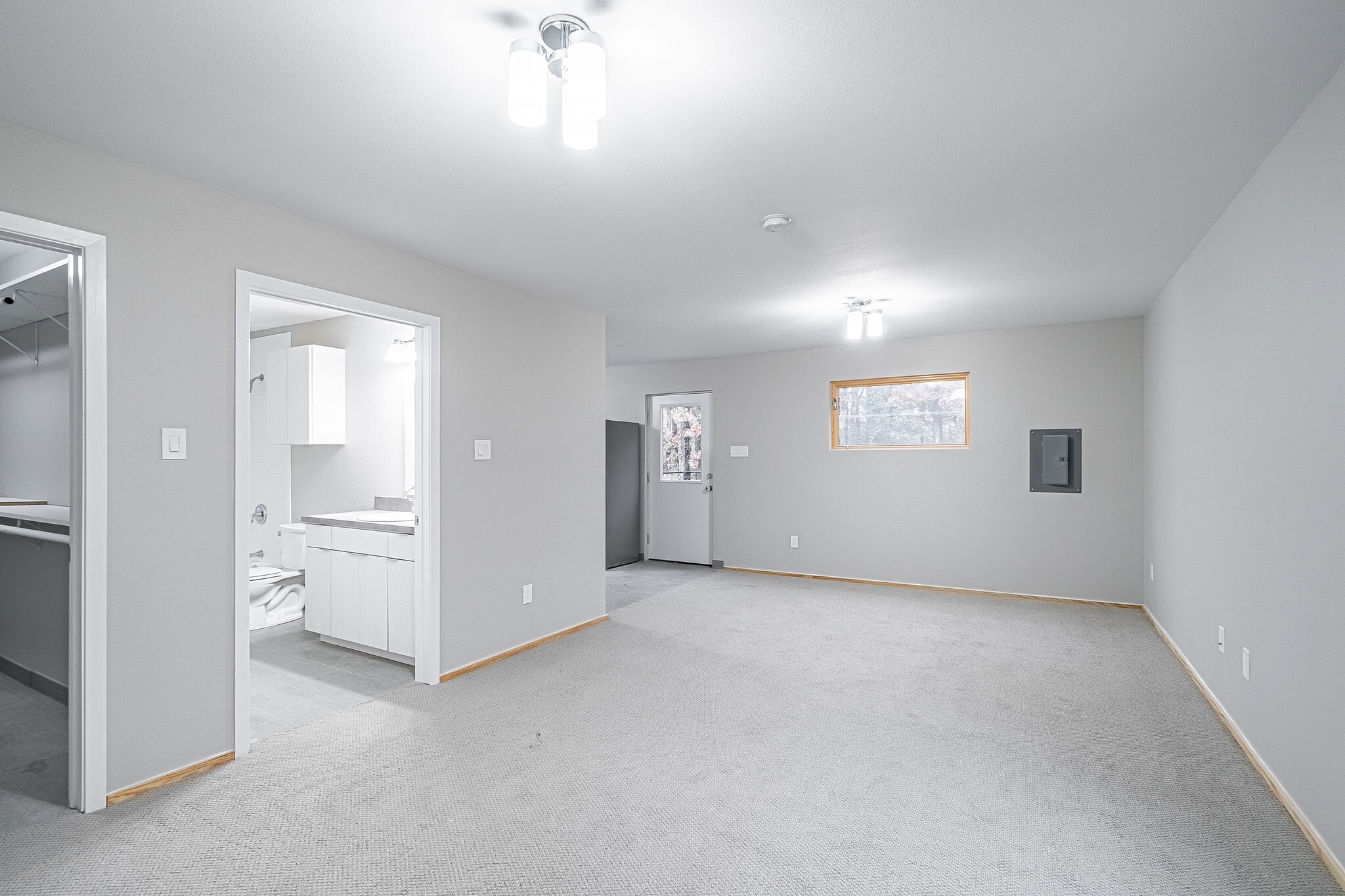 Berber carpet and tile floors - 831 S French Ave