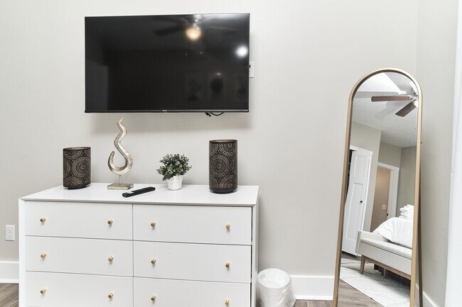 Building Photo - Fully Furnished 2BD Duplex in the Heart of...