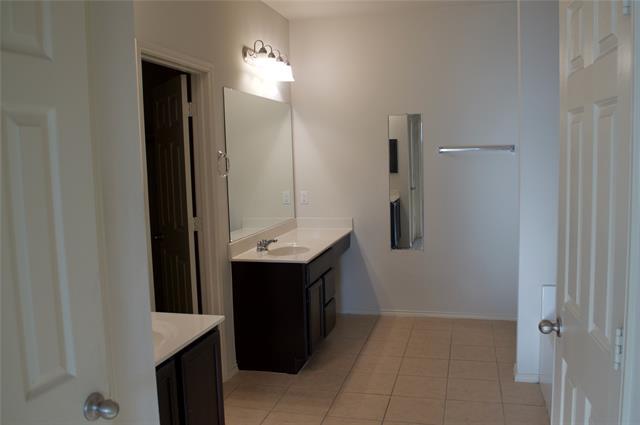 Building Photo - 3804 Oceanview Dr