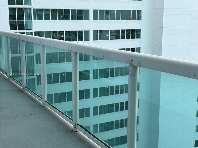Building Photo - 1800 N Bayshore Dr