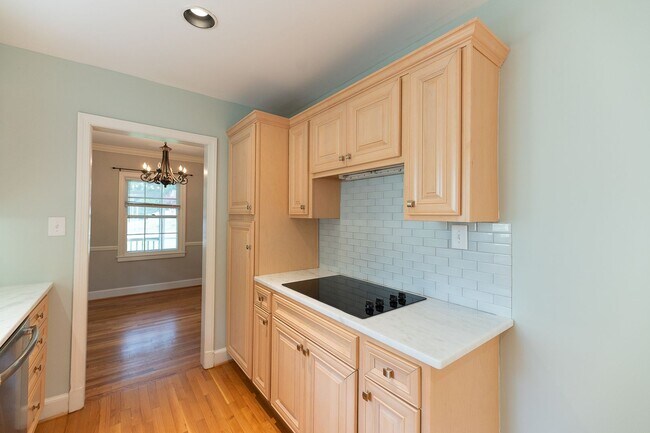 Building Photo - Lovely, Updated 3-Bedroom, 1-Bath Home in Greensboro w/ Fenced Yard