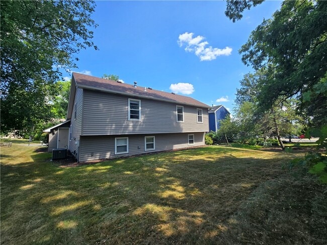 Building Photo - 9 Hepatica Ln