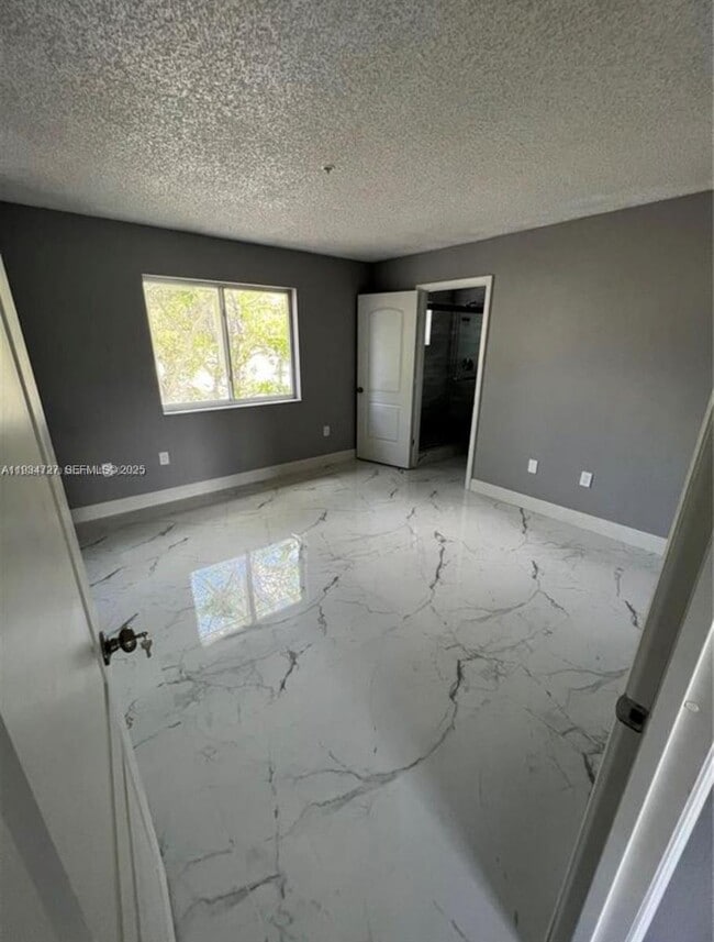 Building Photo - 511 NW 82nd Ave