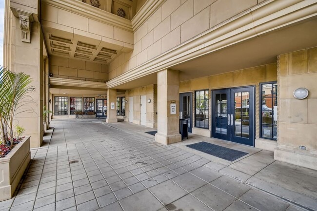 Building Photo - 300 W 11th Ave