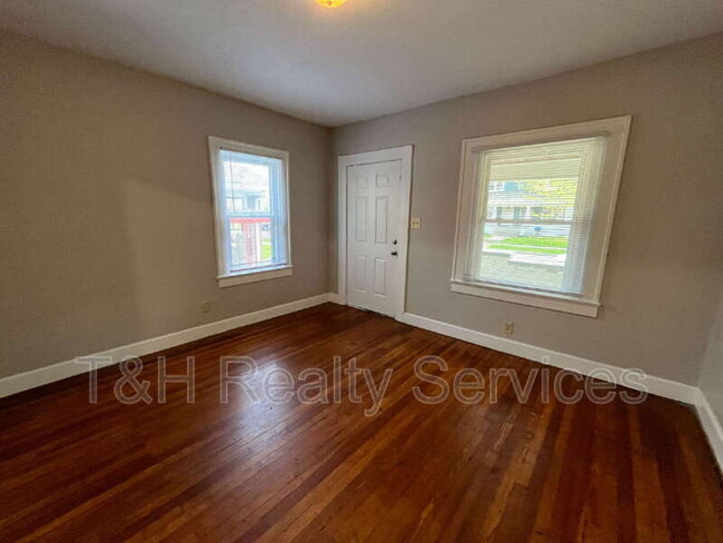 Building Photo - 608 N Chester Ave